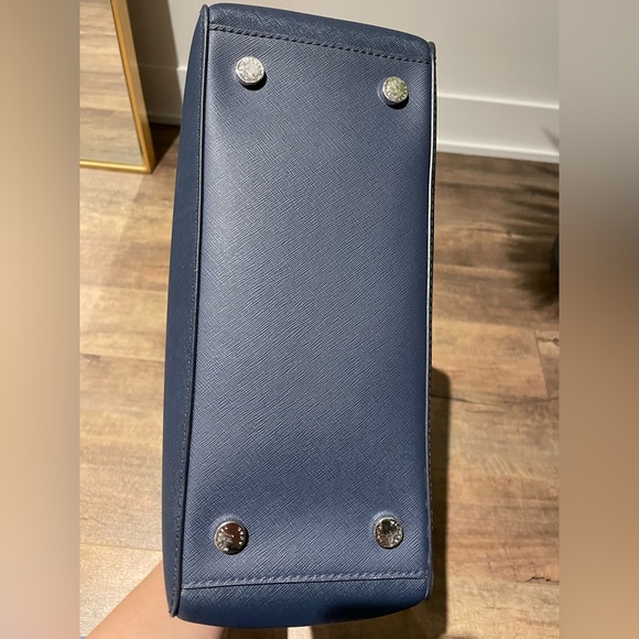 Michael Kors purse - Picture 5 of 5